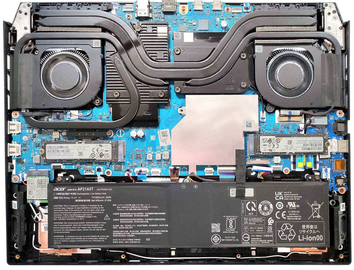 Internal Photo of Acer Predator Helios Neo 16, N22Q22, PHN16-71, PHN16-72, white backlit US keyboard slim cable (ACER PHN16-72)
